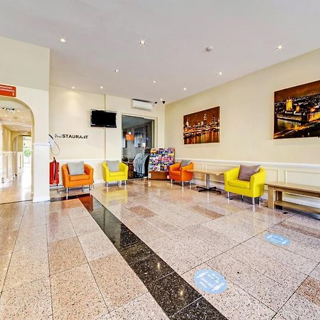 Oyo Bostons Manor Hotel, Hanwell London Greenford  Exteriér fotografie