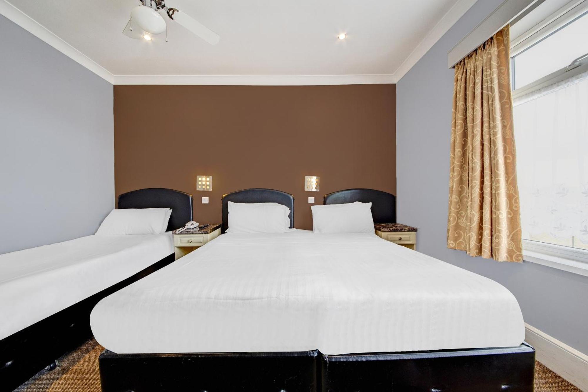 Oyo Bostons Manor Hotel, Hanwell London Greenford  Exteriér fotografie