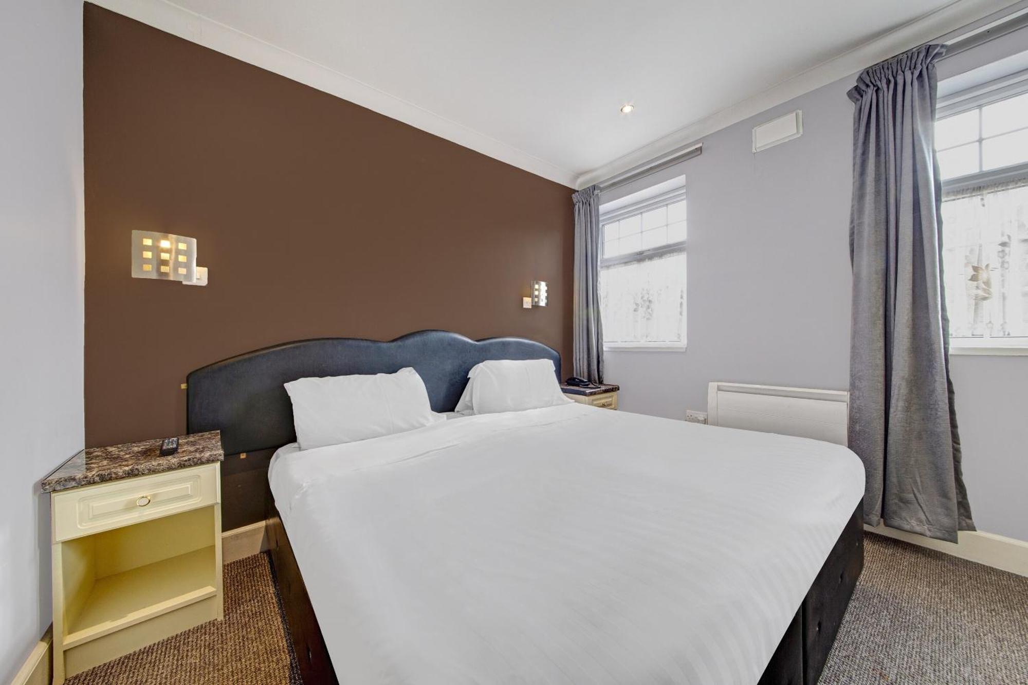 Oyo Bostons Manor Hotel, Hanwell London Greenford  Exteriér fotografie