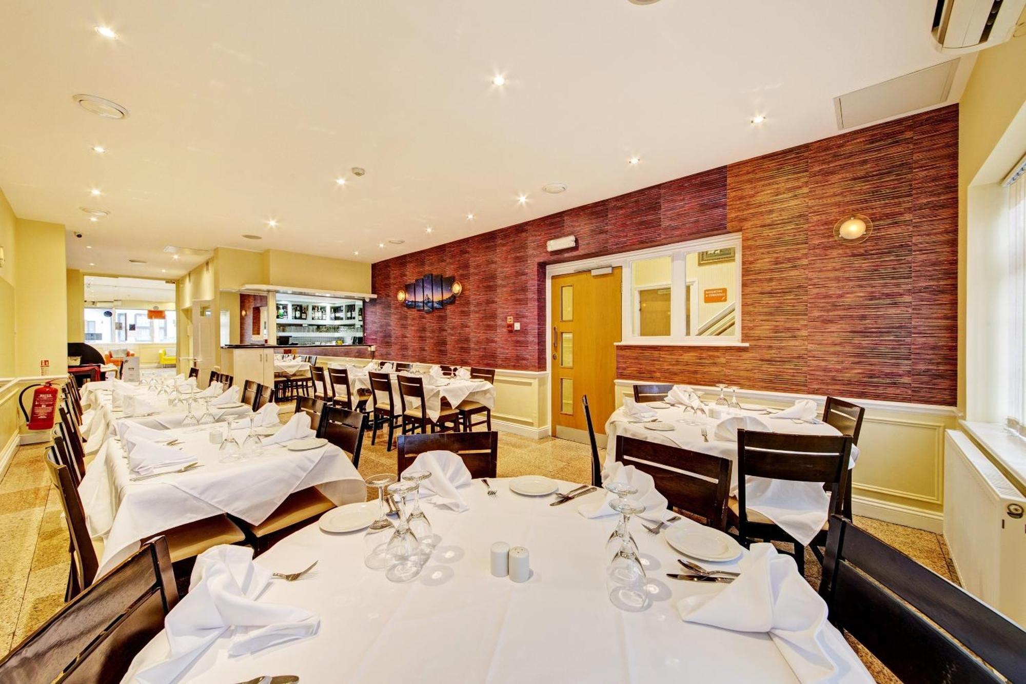 Oyo Bostons Manor Hotel, Hanwell London Greenford  Exteriér fotografie