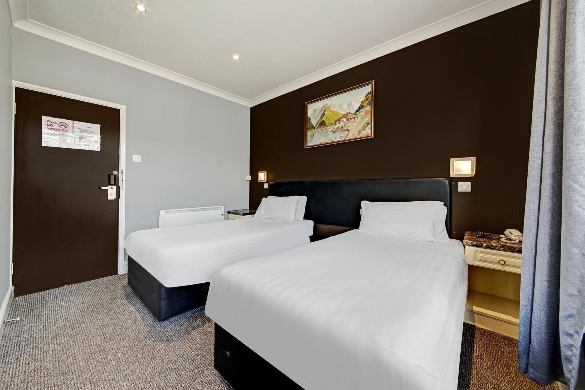 Oyo Bostons Manor Hotel, Hanwell London Greenford  Exteriér fotografie