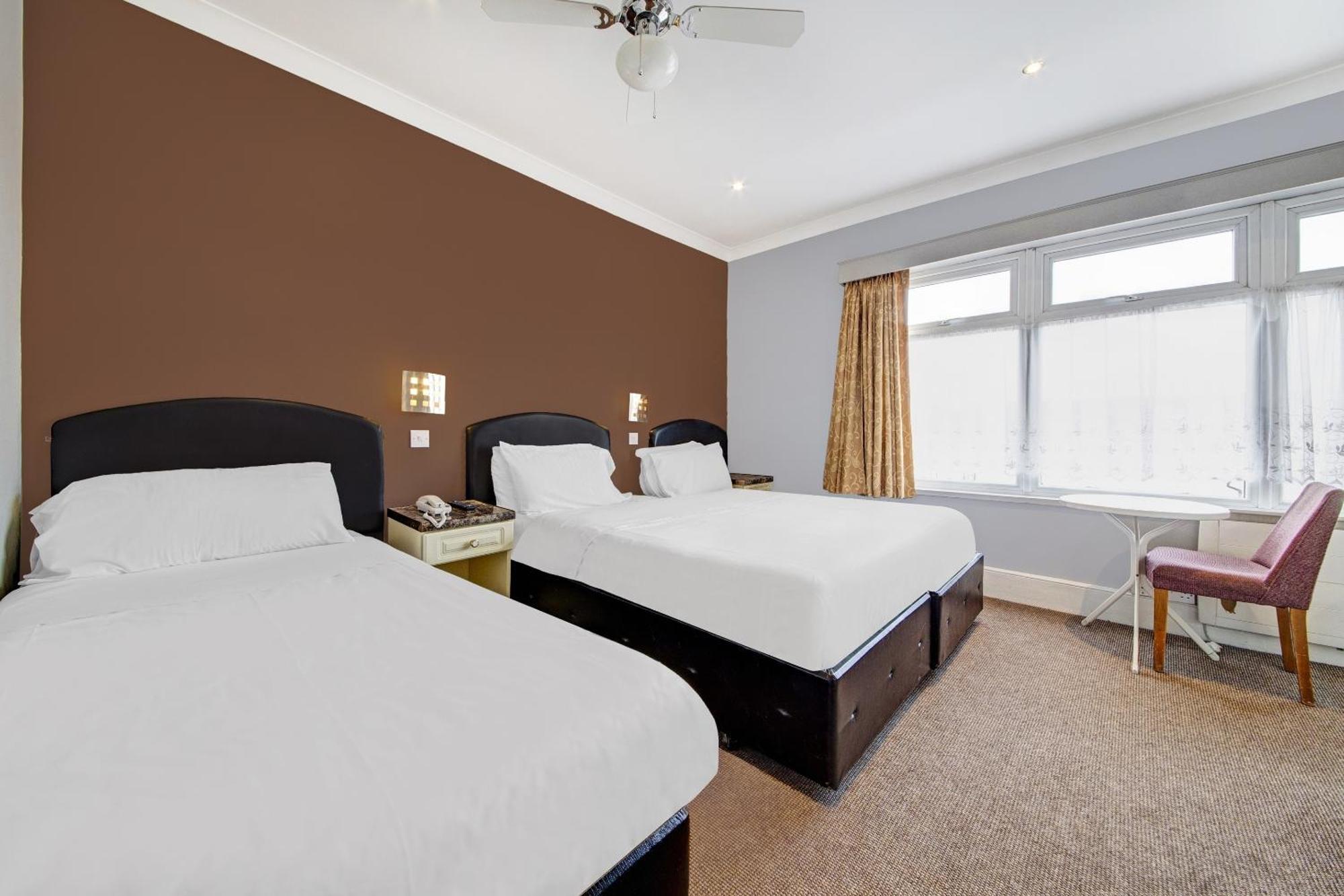 Oyo Bostons Manor Hotel, Hanwell London Greenford  Exteriér fotografie