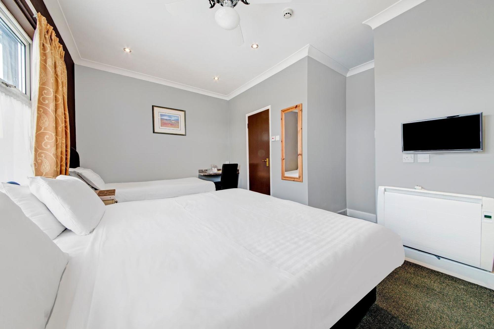 Oyo Bostons Manor Hotel, Hanwell London Greenford  Exteriér fotografie